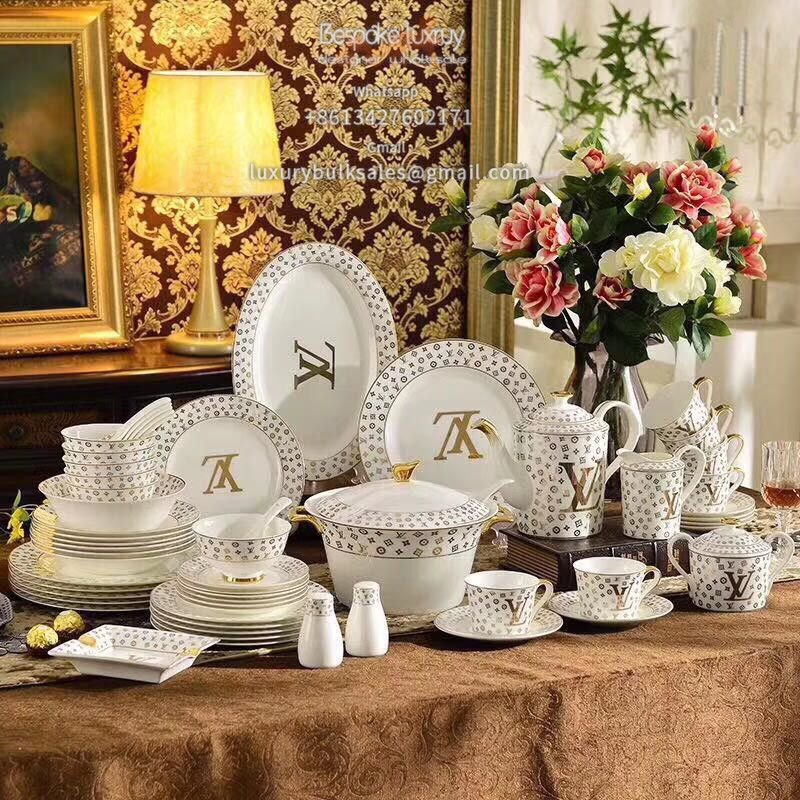 Lv dinnerware